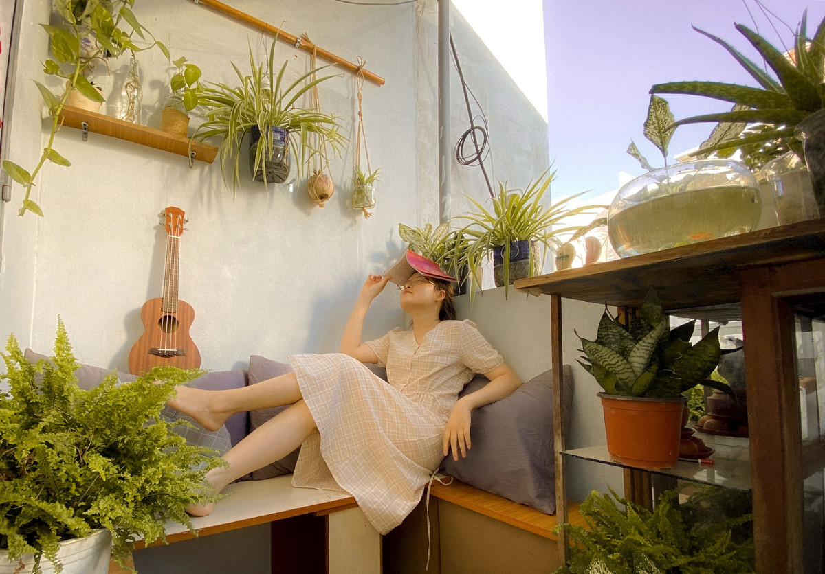 Co gai xay dung khu vuon o ban cong tu do dac tu lam-Hinh-12