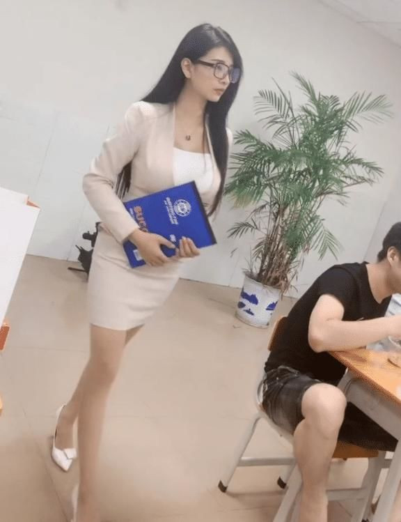 Co giao qua xinh dep khien tat ca hoc sinh khong nghi mot tiet nao