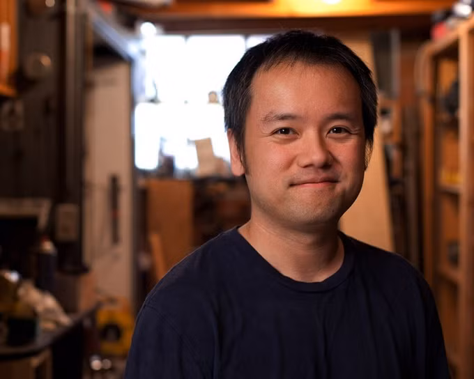 Kịch bản Raya and the Last Dragon cũng có sự tham gia chấp bút của biên kịch Quí Nguyễn. Anh thực hiện kịch bản cùng biên kịch người Mỹ gốc Malaysia tên Adele Lim. Tại Mỹ, Quí Nguyễn được biết đến qua các kịch bản như The Society, Incorporated, Dispatches from Elsewhere...