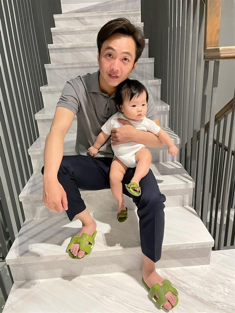 Vo chong Cuong Do La: In ten con tu bang do toi xe hop-Hinh-5