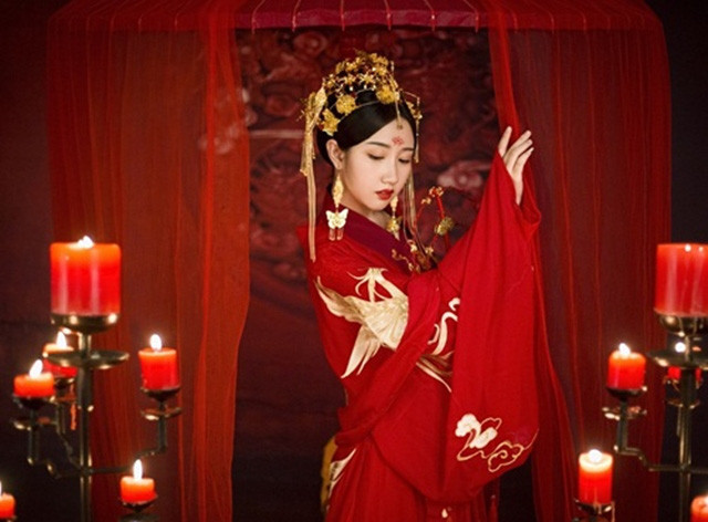 Những món đồ buộc phải có trong đêm tân hôn thời xưa - Hình 2 Nhung mon do buoc phai co trong dem tan hon thoi xua-Hinh-2