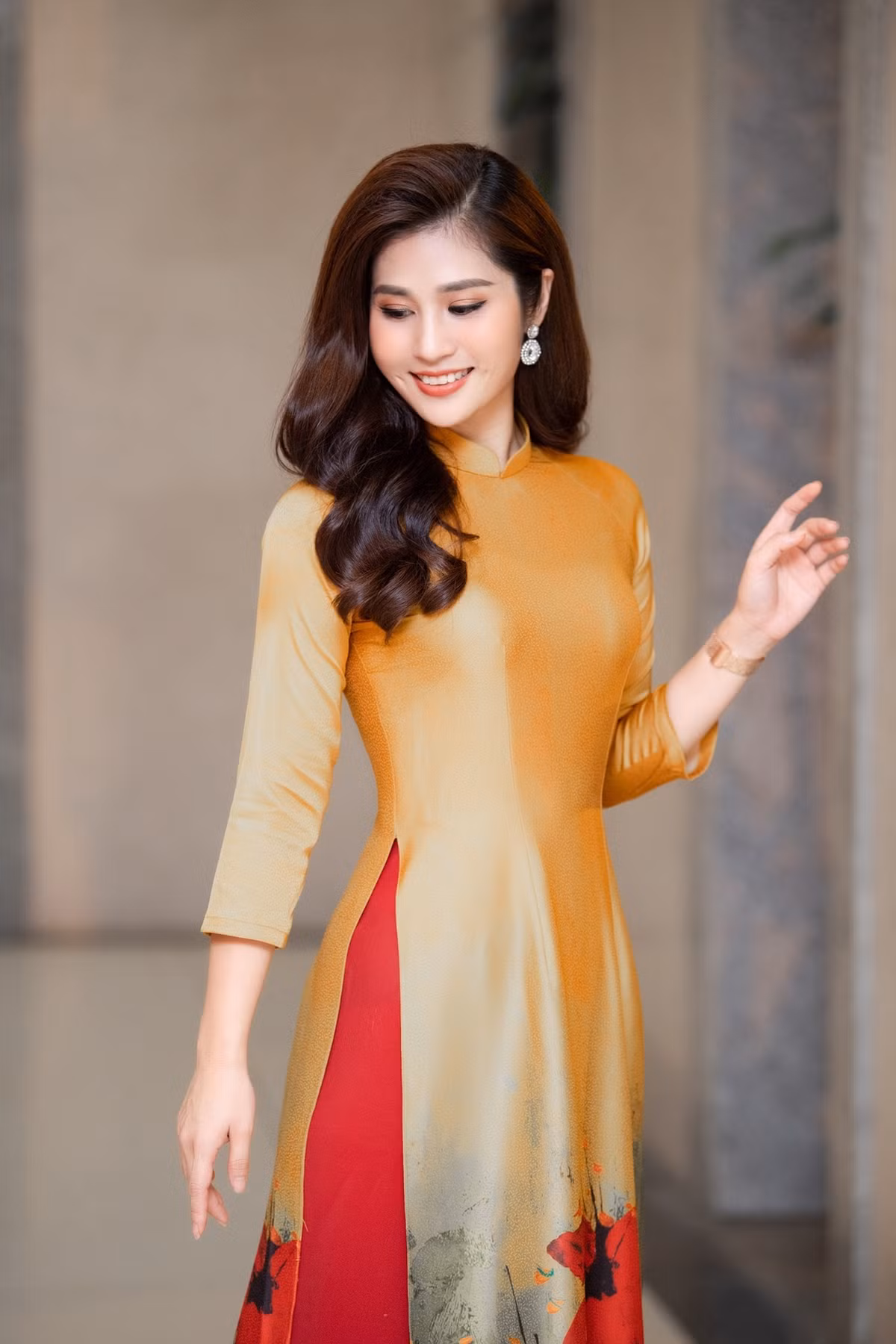 Ve dep man ma cua BTV Minh Trang thoi su 19h-Hinh-12