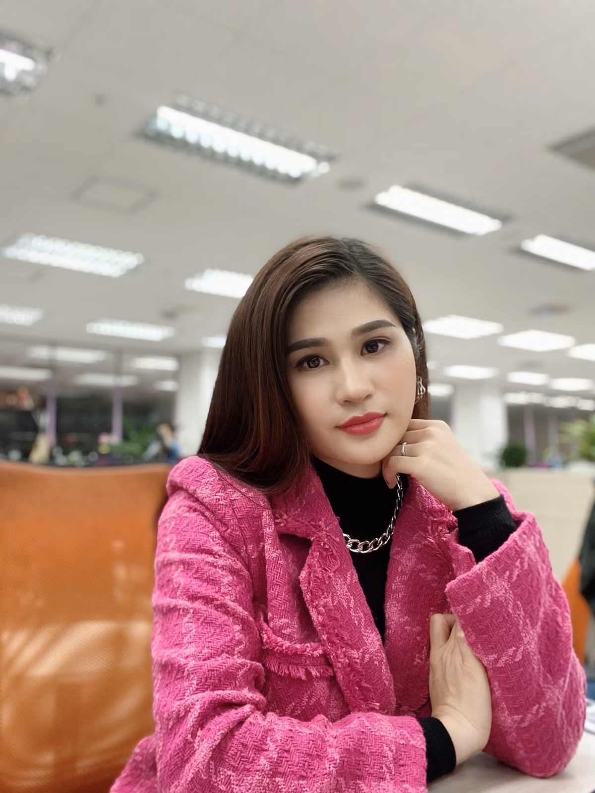 Ve dep man ma cua BTV Minh Trang thoi su 19h-Hinh-4