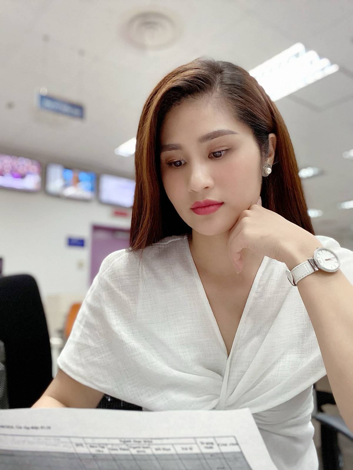 Ve dep man ma cua BTV Minh Trang thoi su 19h-Hinh-6