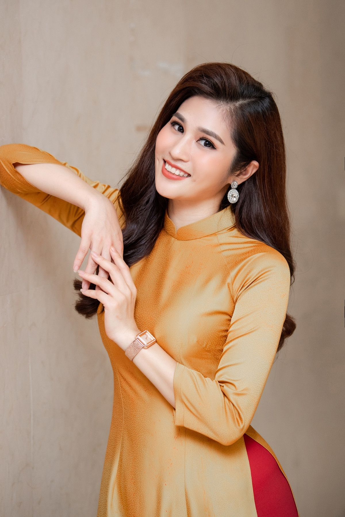 Ve dep man ma cua BTV Minh Trang thoi su 19h-Hinh-14