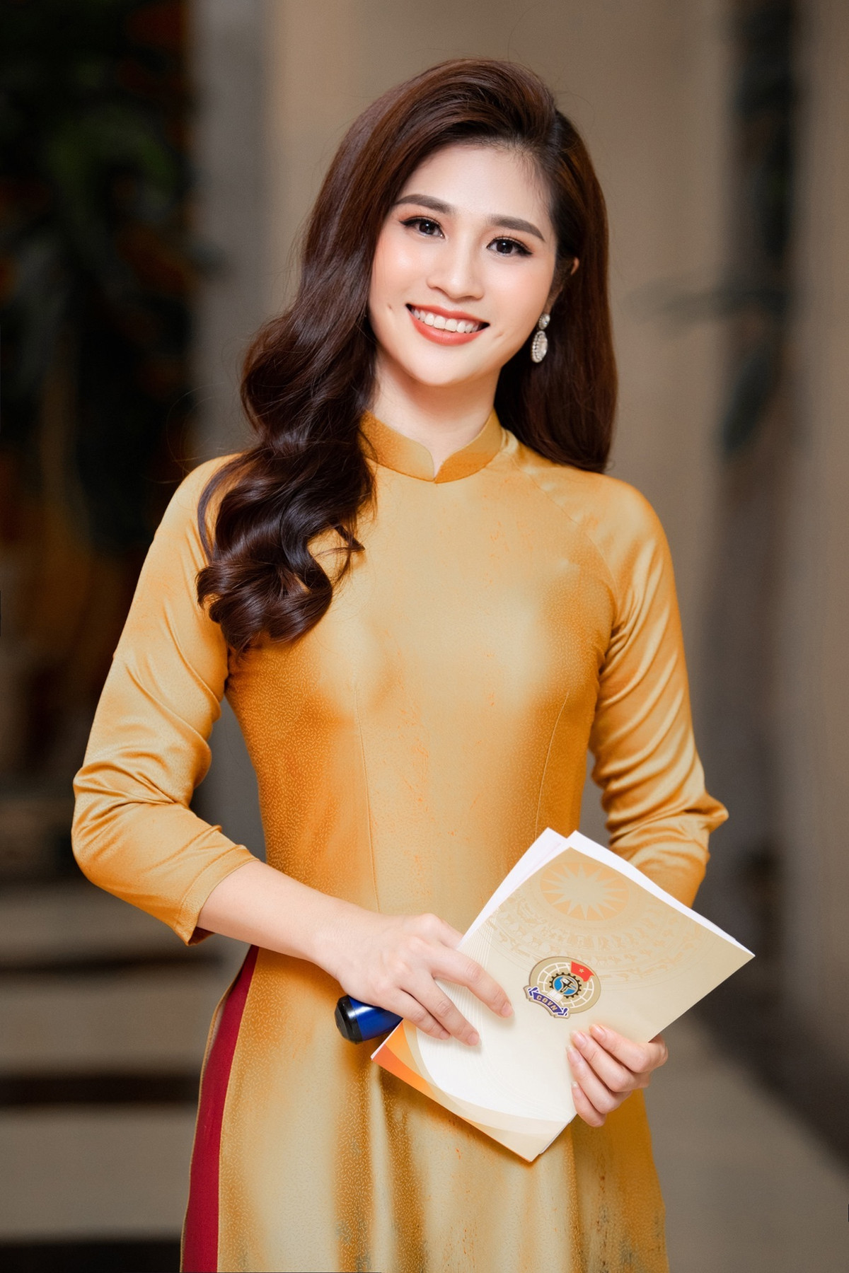 Ve dep man ma cua BTV Minh Trang thoi su 19h-Hinh-11