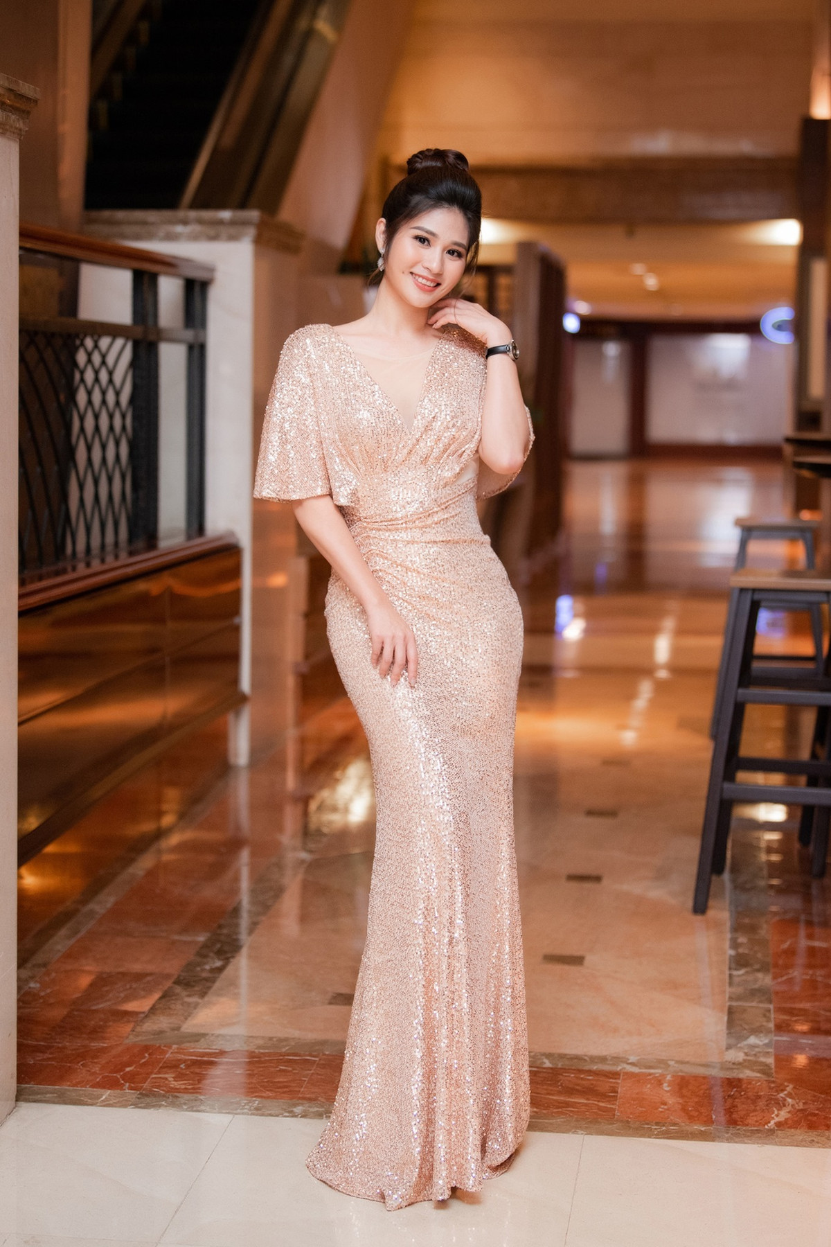 Ve dep man ma cua BTV Minh Trang thoi su 19h-Hinh-16