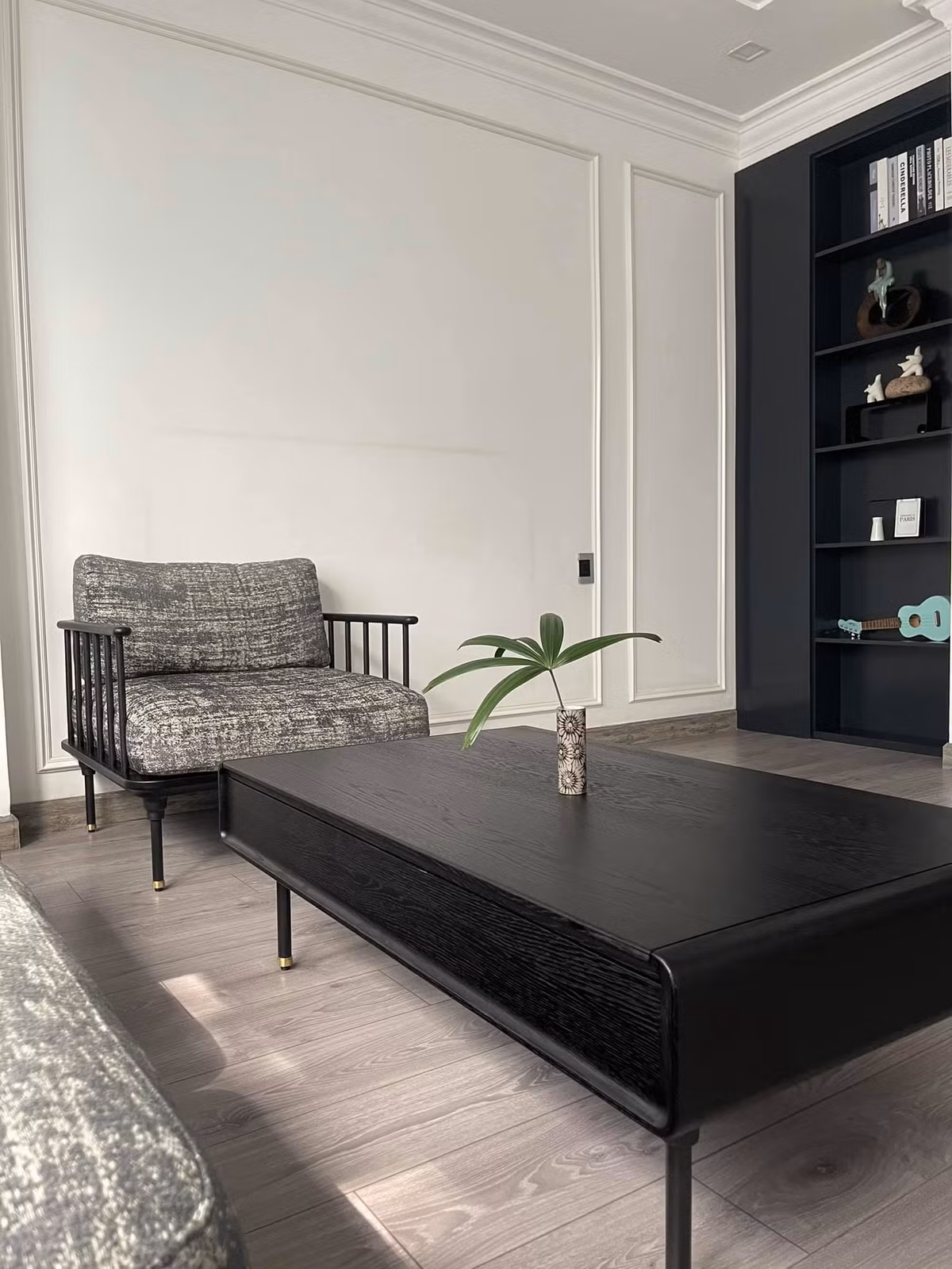 Nha pho voi gian cay thang dung, hoa trai quanh nam ruc ro-Hinh-15