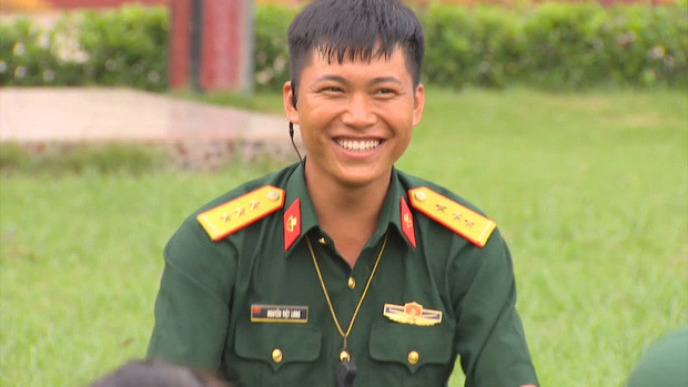 So sanh anh Mui truong Long khi xai app voi khi chup camera thuong-Hinh-3