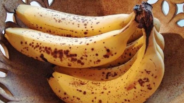 Nếu có dấu hiệu này tuyệt đối không nên ăn chuối kẻo rước bệnh vào thân Neu co dau hieu nay tuyet doi khong nen an chuoi keo ruoc benh vao than