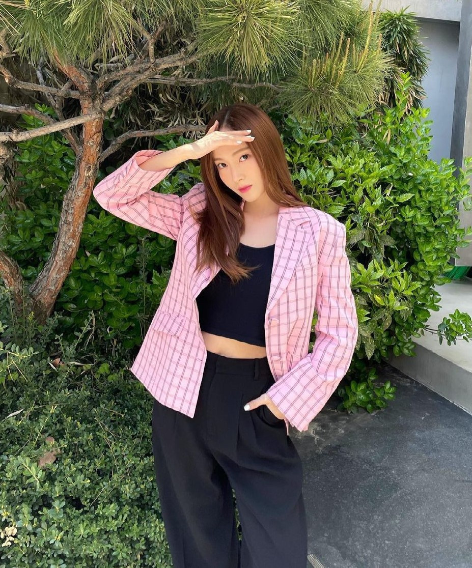 Daily Vanity cho biết kim chi là món ăn yêu thích của Jessica Jung. Kim chi chứa nhiều chất dinh dưỡng và khoáng chất phong phú giúp tăng cường hệ miễn dịch cho cơ thể. Ngoài ra, selen từ tỏi có trong món ăn này cũng giúp tóc và da khỏe mạnh. Ảnh: jessica.syj.