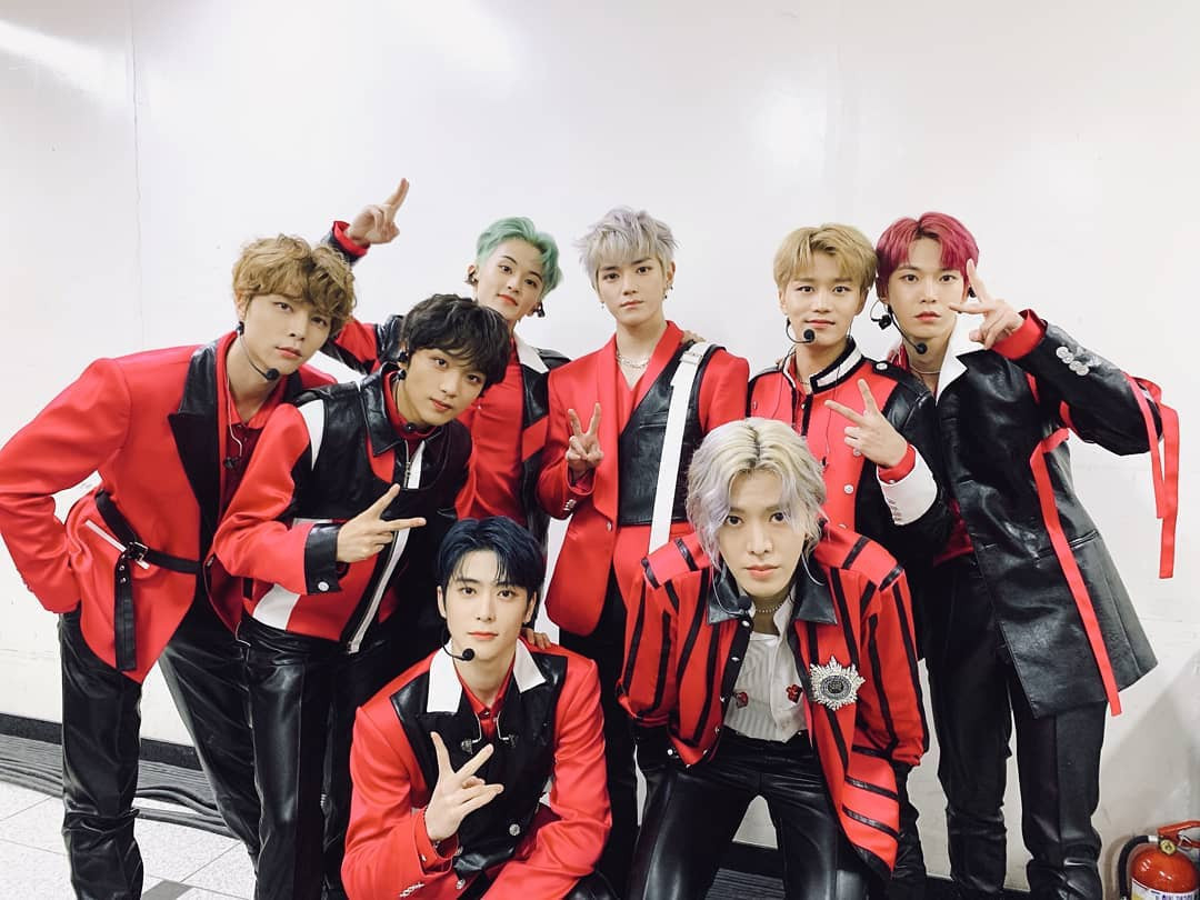 Các thành viên của NCT 127 thường xuyên phải thay đổi màu tóc mỗi dịp ra mắt sản phẩm mới. Họ tâm sự bí quyết là sử dụng dầu xả và dưỡng tóc để giảm bớt độ xoăn cứng, chẻ ngọn. Khi dùng thường xuyên, bạn có thể phục hồi tóc hư tổn do các tác nhân gây hại từ môi trường hoặc phải tẩy và nhuộm màu nhiều lần. Ảnh: Nct127.