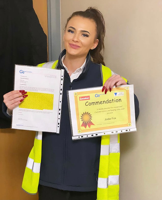 Lam tai xe xe buyt, co nang xinh dep luon nhan duoc nhung loi khiem nha