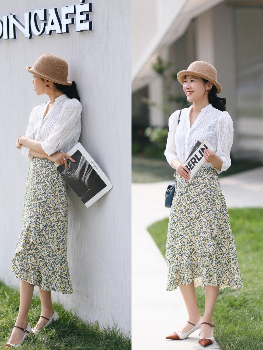 Set áo blouse + chân váy dài cực kỳ hợp với tiết trời se lạnh của mùa Thu. Với chân váy họa tiết, bạn nên mix cùng áo sơ mi trắng để tránh tổng thể bị rối mắt.