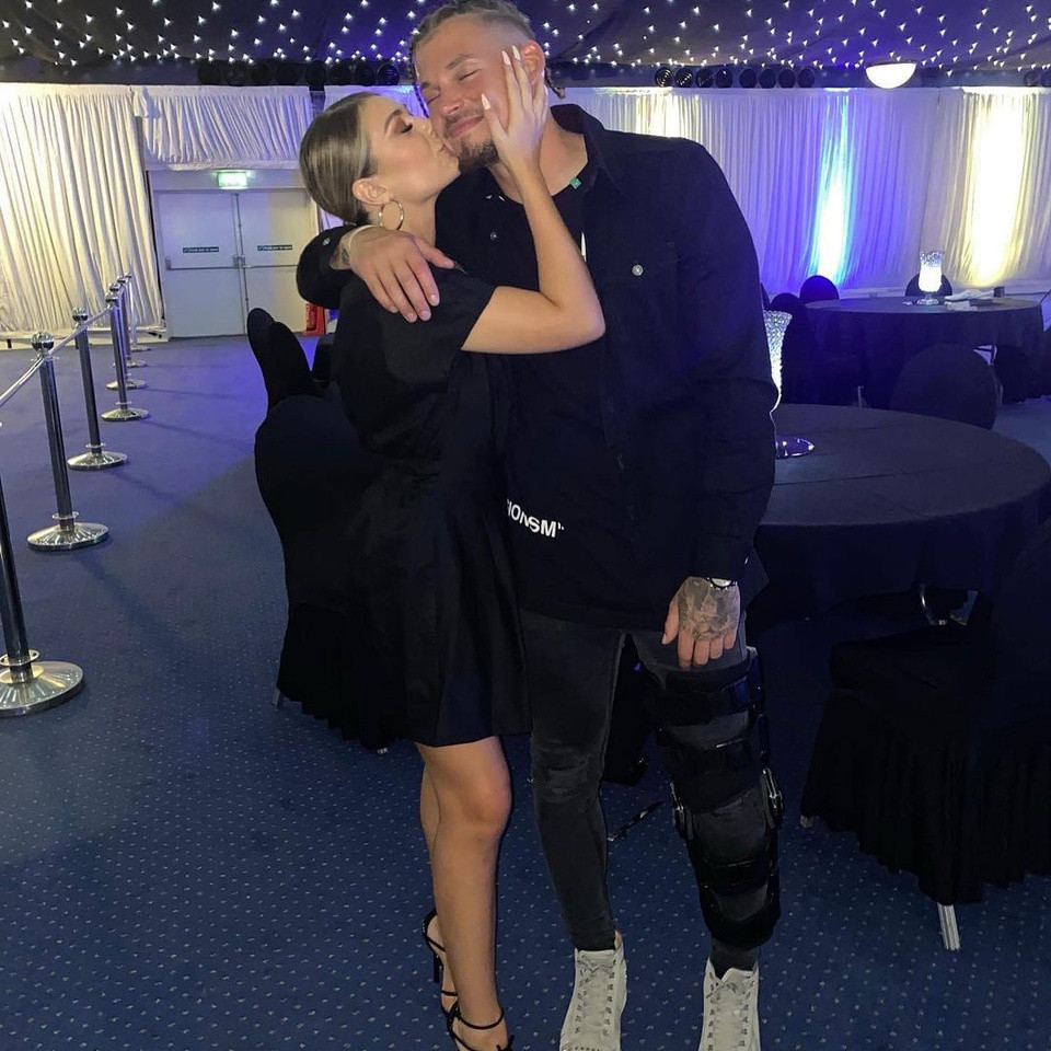 br/> Ashleigh Behan: Bên cạnh dàn người mẫu, hậu phương cầu thủ Euro 2020 còn có sự xuất hiện của nghệ sĩ trang điểm. Ashleigh (26 tuổi) gặp Kalvin Phillips ở trường và họ đã hẹn hò từ năm 2010. Ảnh: Kalvin Phillips.