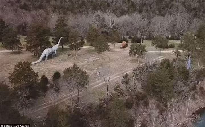 Dinosaur World ở Beaver, Arkansas từng là công viên tiền sử lớn nhất trên thế giới, nhưng đã đóng cửa vào năm 2005 cho tới tận ngày nay. 
