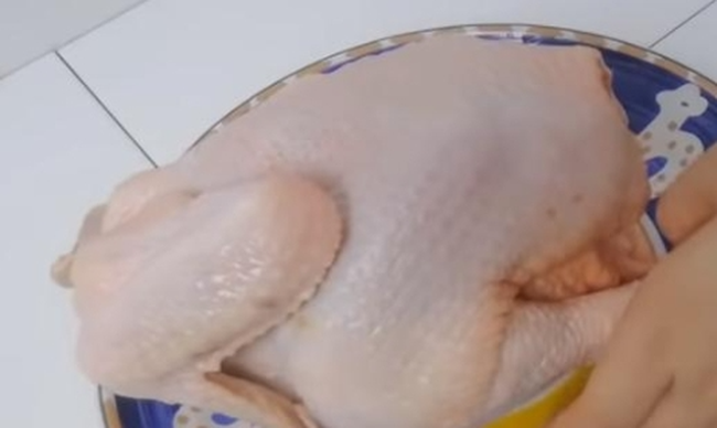 Lam ga nuong muoi ot bang noi com dien, ga mem ngot, dam da