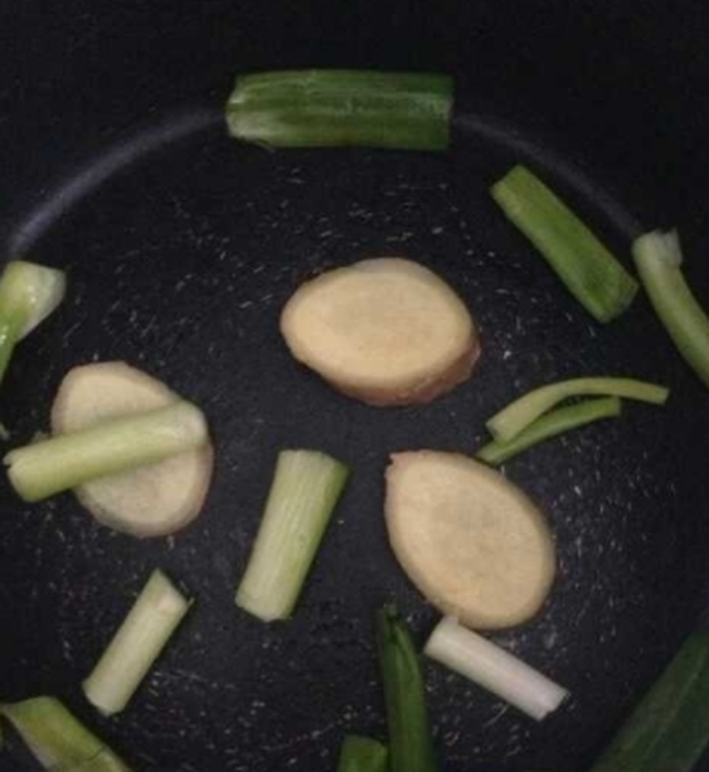 Lam ga nuong muoi ot bang noi com dien, ga mem ngot, dam da-Hinh-2