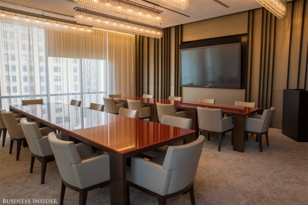  Nếu bạn muốn tổ chức một bữa tiệc nhưng nhà mình lại quá bé thì phòng ăn tối này chính là nơi dành cho bạn với đầy đủ các loại thiết bị và dụng cụ. 