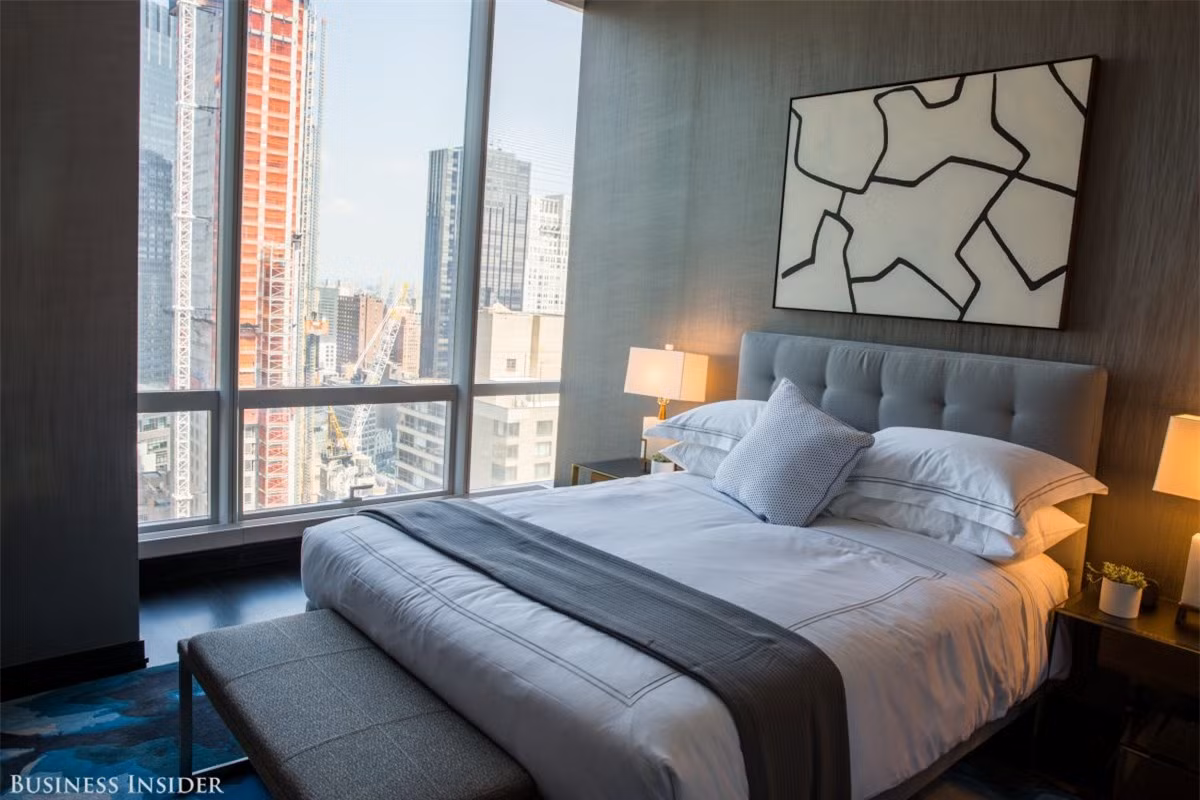  38 căn hộ khác nhau nằm ở 7 tầng đã được trang bị đầy đủ các đồ đạc. Những căn hộ có 1 phòng ngủ cho người sống độc thân cho tới 2 và 4 phòng ngủ cho cả gia đình.