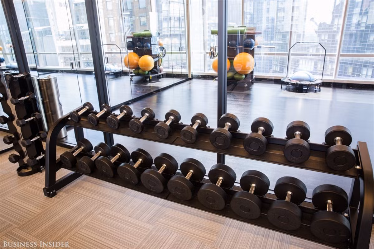  Tòa nhà cũng có trung tâm thể hình, yoga, thể dục thể thao và thậm chí còn có cả từng phòng riêng cho nhu cầu tập luyện của mỗi người.