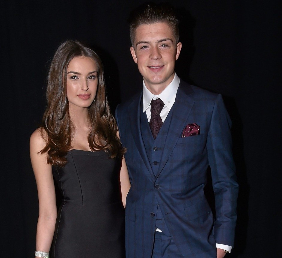 Trong đội tuyển Anh, Grealish là một trong những cầu thủ được chú ý khi có chuyện tình kéo dài hơn 10 năm. Chân sút 26 tuổi đang hẹn hò với người mẫu Sasha Attwood. Bộ đôi lần đầu gặp nhau tại Trường Công giáo St Peter ở Solihull, West Midlands. Khi đó, cả hai mới chỉ 13 tuổi.