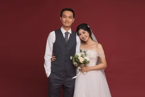 Hiện tại, Phạm Ngọc Linh đã lên xe hoa với giảng viên ĐH Sân khấu Điện ảnh. Cô và chồng bén duyên sau lần gặp gỡ tình cờ tại cuộc thi làm phim do ĐH Ngoại Thương tổ chức. Cô có mối quan hệ thân thiết với Hoa hậu Việt Nam 2010 - Ngọc Hân và từng tham biểu diễn trong các đêm thời trang của đàn chị.