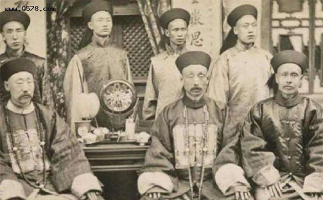 Đại thần nhất loạt không tam khấu cửu vái trước vua ảnh 2 Đại thần nhất loạt không tam khấu cửu vái trước vua, chuyện gì đã xảy ra trong buổi thượng triều cuối cùng của nhà Thanh? - Ảnh 4.