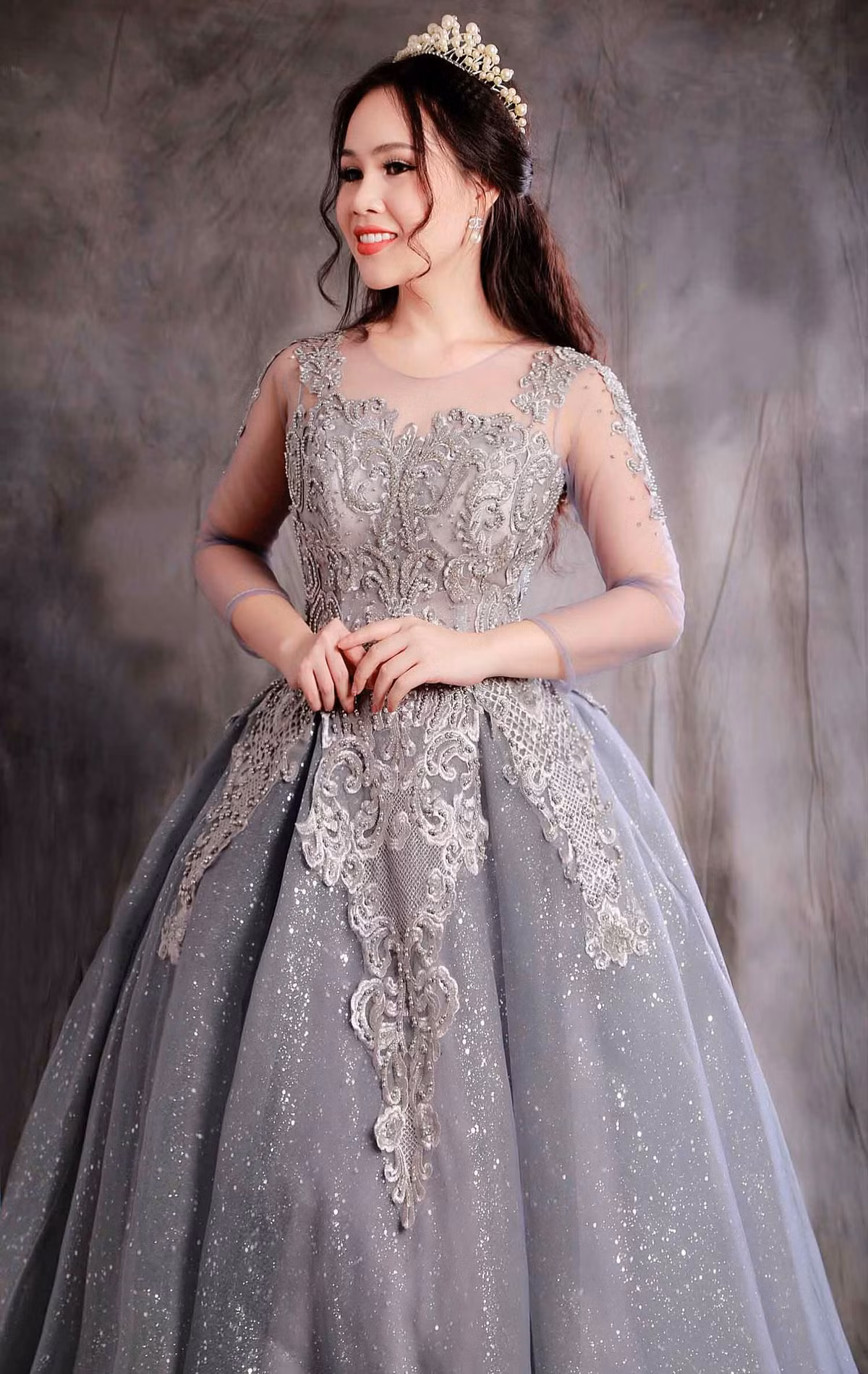 "Diễn viên lùn nhất showbiz Việt" mong sớm đoàn tụ với chồng Tây ảnh 11