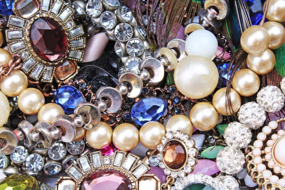 Tổng số vật dụng bị mất trong thảm họa, bao gồm đồ trang sức và tiền mặt, trị giá khoảng 6 triệu USD.