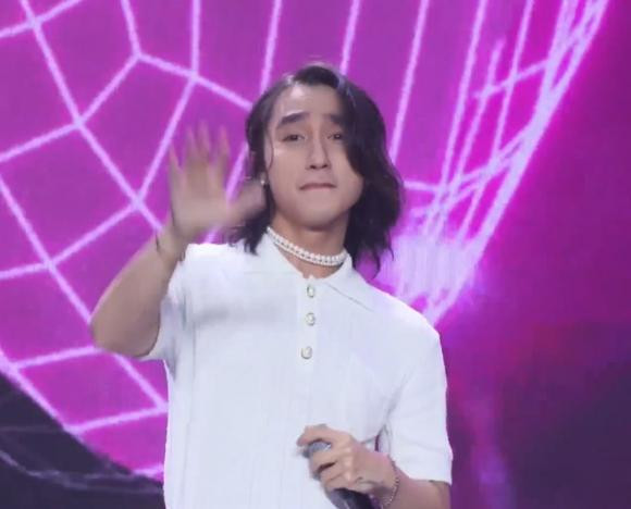 Son Tung gay choang voi ngoai hinh giong het Hai Tu