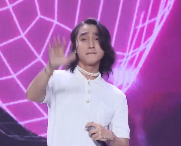 Son Tung gay choang voi ngoai hinh giong het Hai Tu
