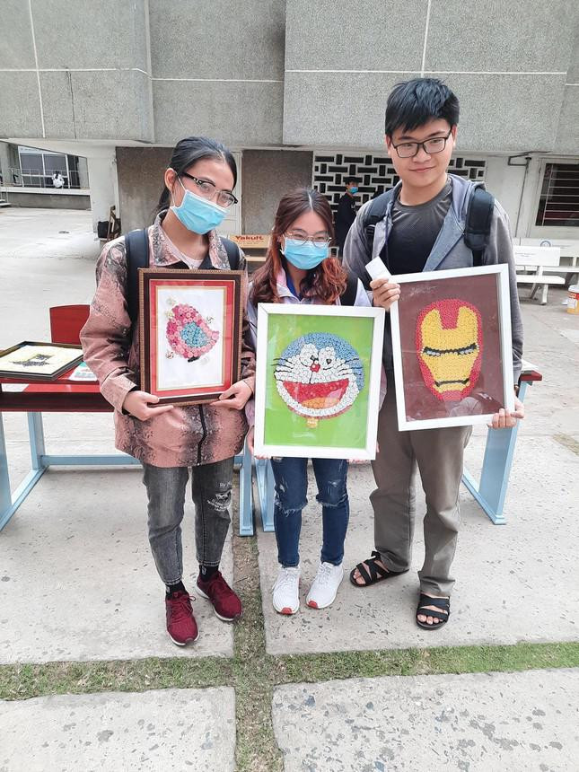 Chang trai 9X voi nhung buc tranh doc dao tu cuc ao-Hinh-2