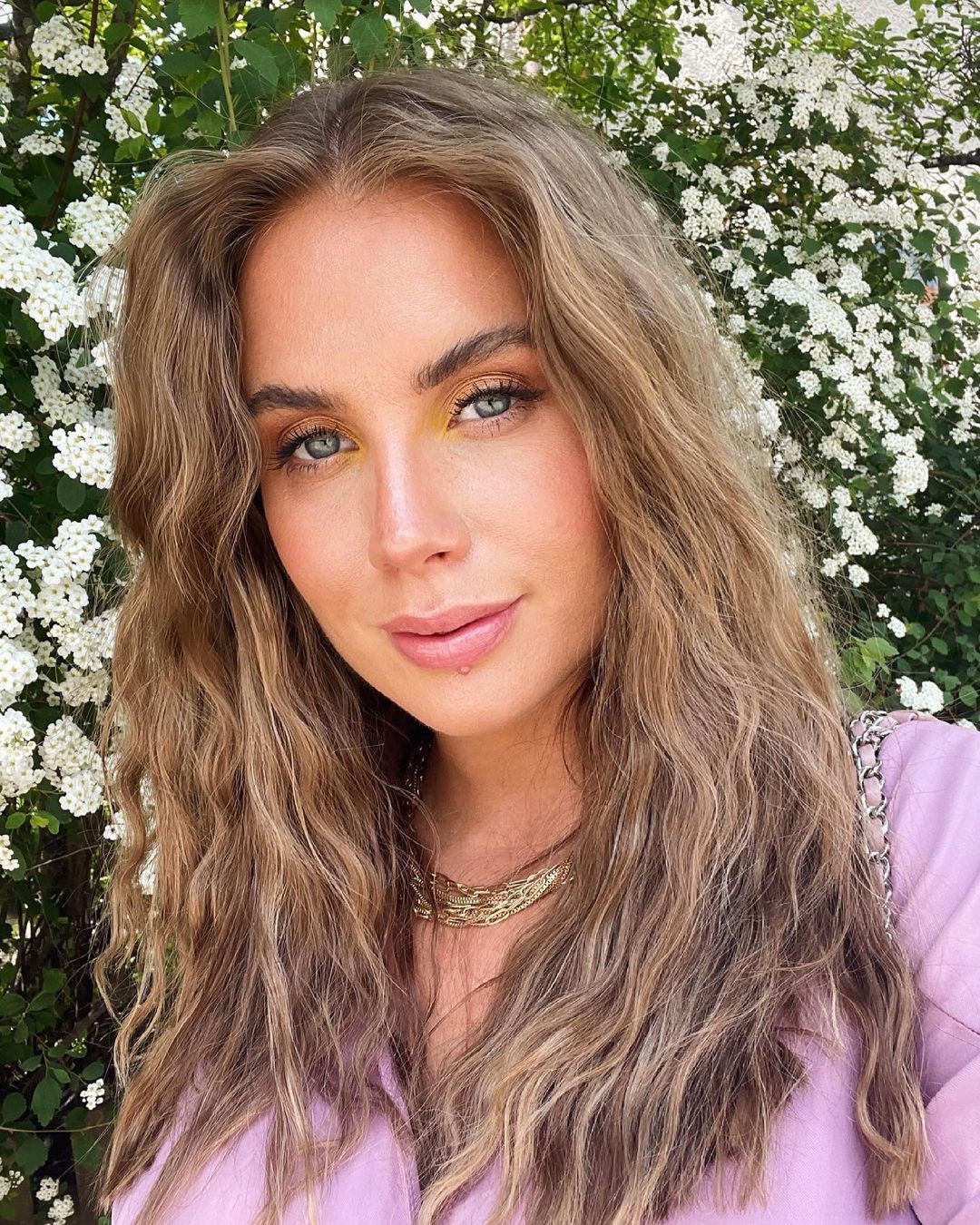  Maja Nilsson đã kết hôn và sinh con với ngôi sao Manchester United - Victor Lindelof. Cô ấy được coi là một trong những người có ảnh hưởng nổi bật nhất ở Thụy Điển. Với sự nổi tiếng cùng niềm đam mê thời trang từ nhỏ, cô đã thử sức với lĩnh vực thiết kế. Cô hiện kinh doanh ở Manchester, Anh - nơi cô sống cùng chồng và con trai. Ảnh: Majanilssonlindelof.