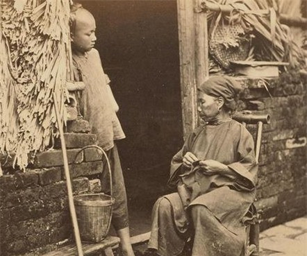 Loạt ảnh cuối thời nhà Thanh phơi bày cuộc sống cơ cực của người dân - Hình 7 Loat anh cuoi thoi nha Thanh phoi bay cuoc song co cuc cua nguoi dan-Hinh-7