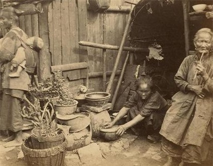 Loạt ảnh cuối thời nhà Thanh phơi bày cuộc sống cơ cực của người dân - Hình 4 Loat anh cuoi thoi nha Thanh phoi bay cuoc song co cuc cua nguoi dan-Hinh-4