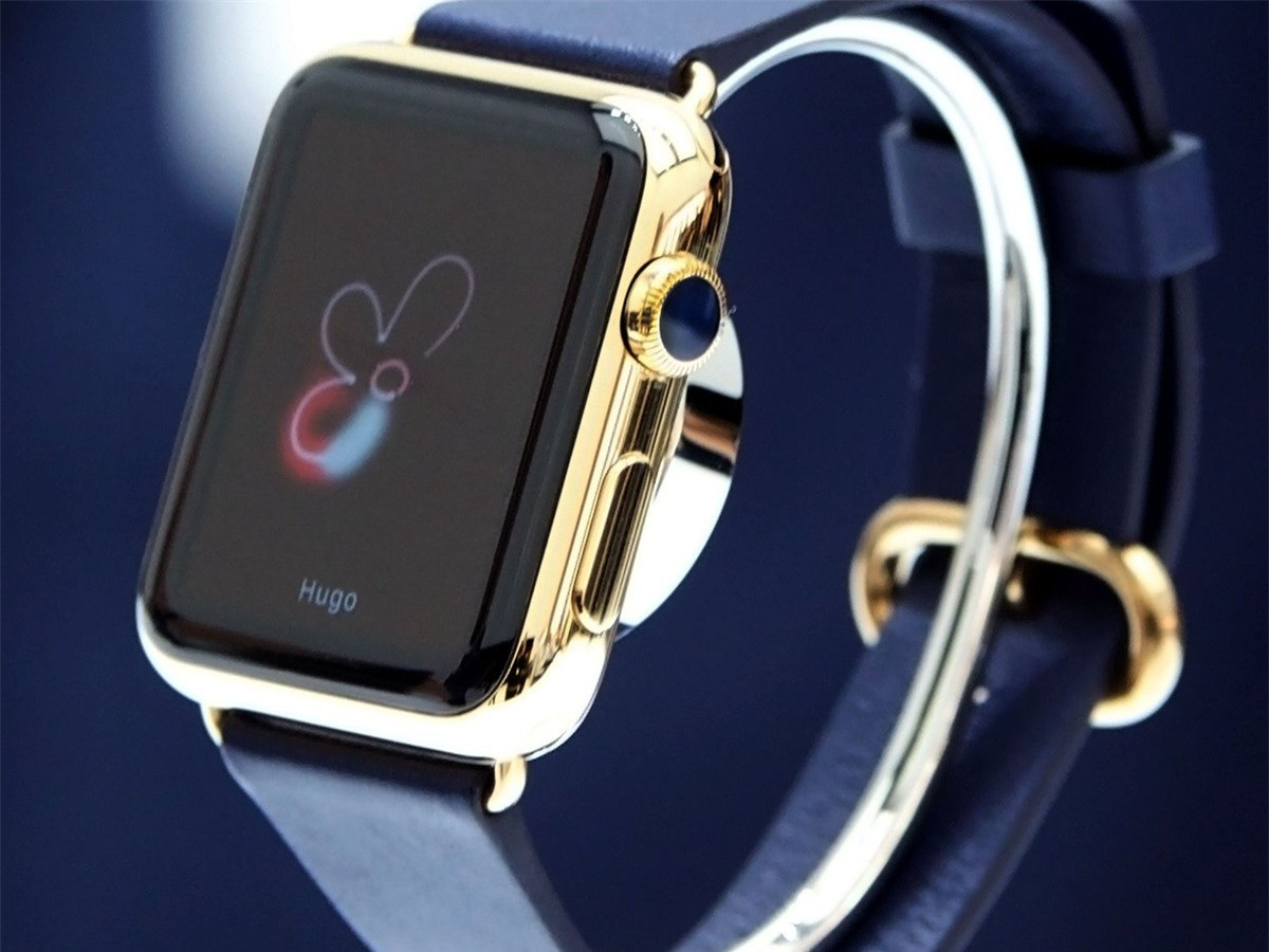 Apple Watch Edition là tùy chọn cao cấp nhất của dòng Apple Watch đời đầu năm 2015. Đây là phiên bản dành cho người thích sưu tầm đồng hồ, giá 10.000 USD với vỏ vàng hồng, tối đa 17.000 USD cho phiên bản mạ vàng 18 carat. Do quá ít người mua, Apple Watch Series 2 Edition chỉ có tùy chọn vỏ gốm, được quảng cáo là thiết bị theo dõi hoạt động thể thao thay vì phụ kiện thời trang. Năm 2020, Apple Watch Series 6 Edition có giá chỉ 900 USD. Ảnh: iMore.