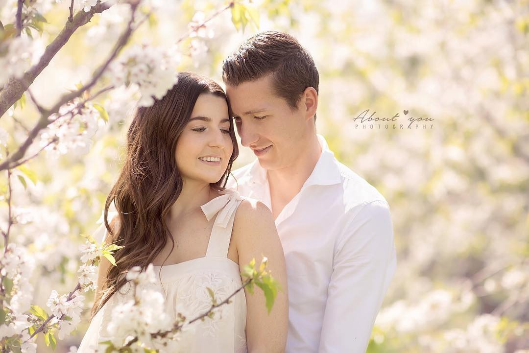 Sau nhiều năm hẹn hò, tiền vệ Hans Vanaken và người yêu Lauren Flemings kết hôn vào năm 2018. Đôi trẻ hiện có hai con gái. Trên trang cá nhân, cặp vợ chồng thường khoe ảnh chụp lãng mạn bên nhau. Ảnh: Lauren Flemings.