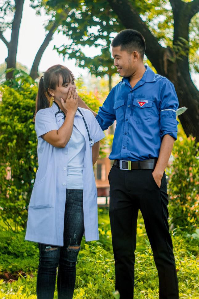 Bo anh cuoi dac biet cua cap doi cung nhau di tinh nguyen chong dich-Hinh-4