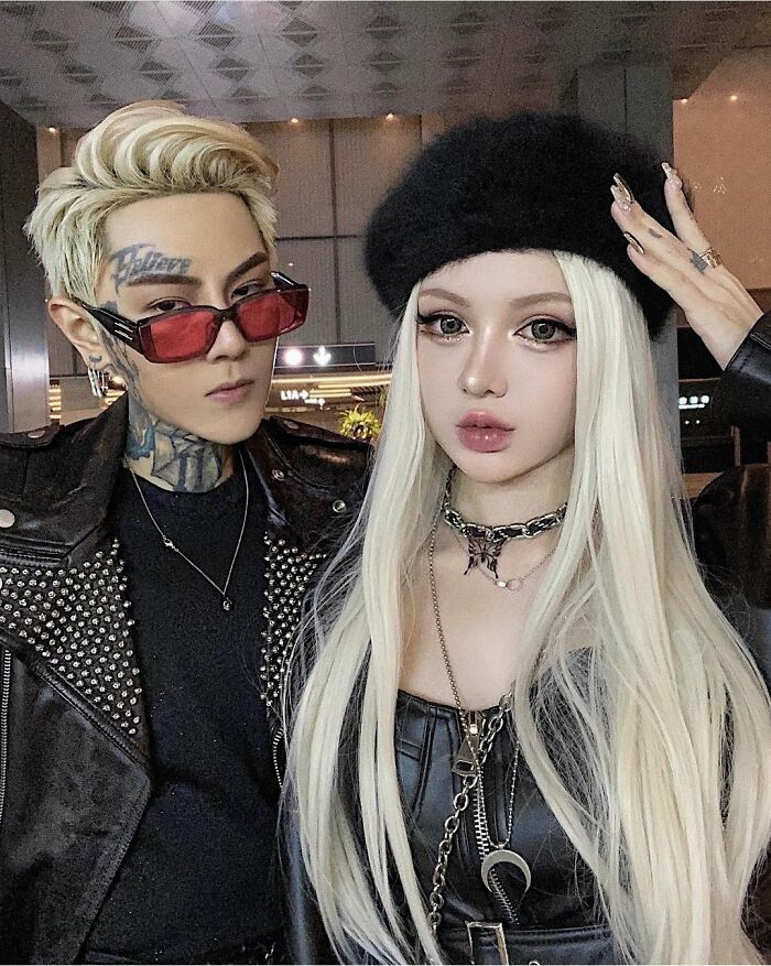 Nhiều hot face ở Trung Quốc ưa chuộng kiểu chỉnh sửa để gương mặt giống búp bê với mắt to quá khổ, mũi nhỏ và cao, môi mọng và làn da căng bóng.