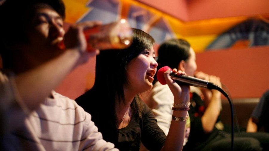 Hát karoke sau các cuộc nhậu, tưởng lành mà hại không tưởng - Hình 2 Hat karoke sau cac cuoc nhau, tuong lanh ma hai khong tuong-Hinh-2