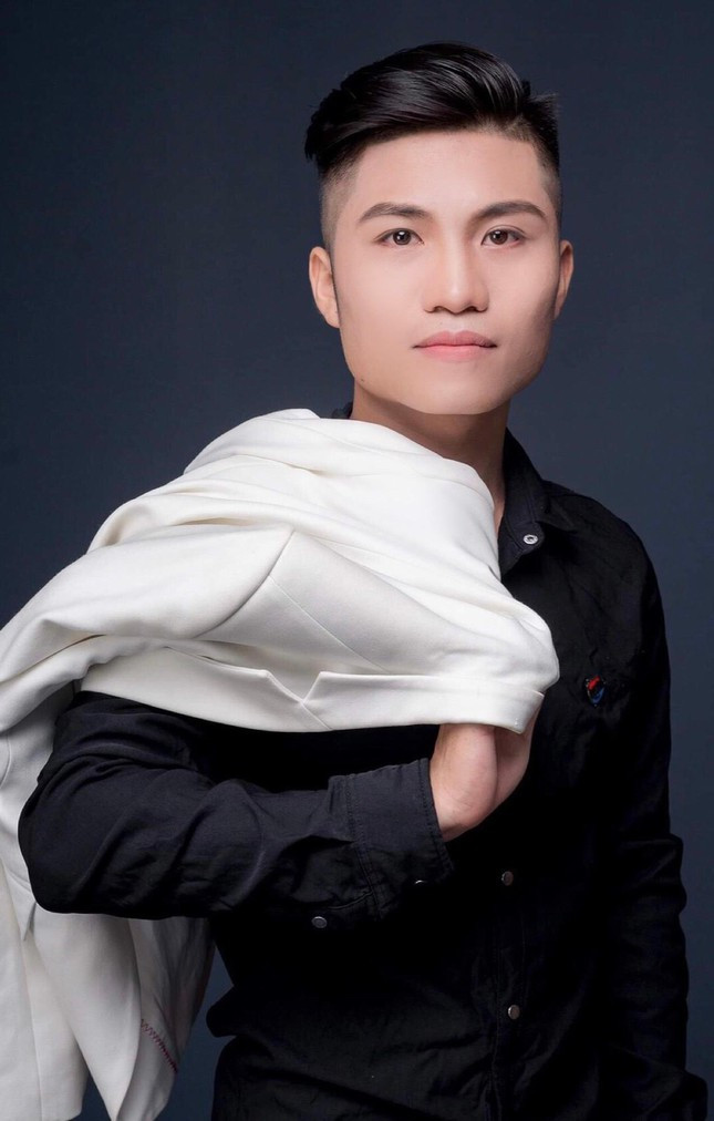 Nam sinh xu Nghe la Dang vien hoc hai truong de phat trien ban than