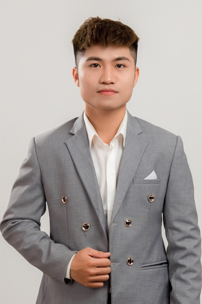 Nam sinh xu Nghe la Dang vien hoc hai truong de phat trien ban than-Hinh-12