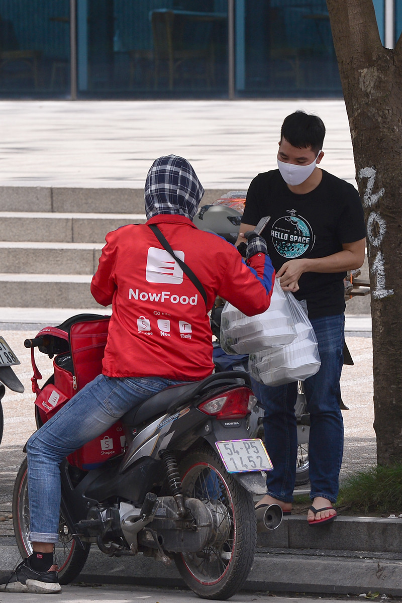 Shipper do an uong chay khong het viec trong mua dich-Hinh-7