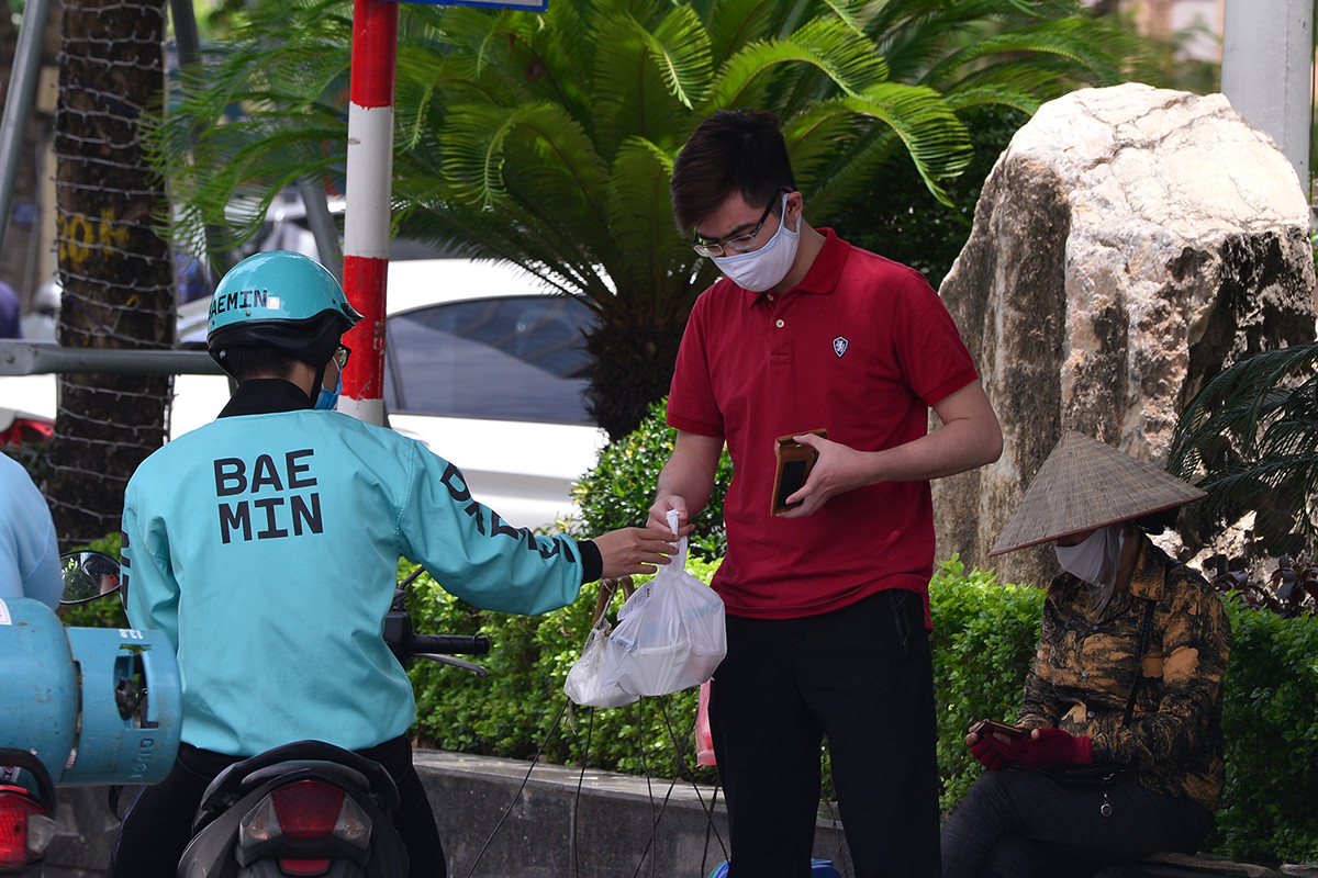 Shipper do an uong chay khong het viec trong mua dich-Hinh-3