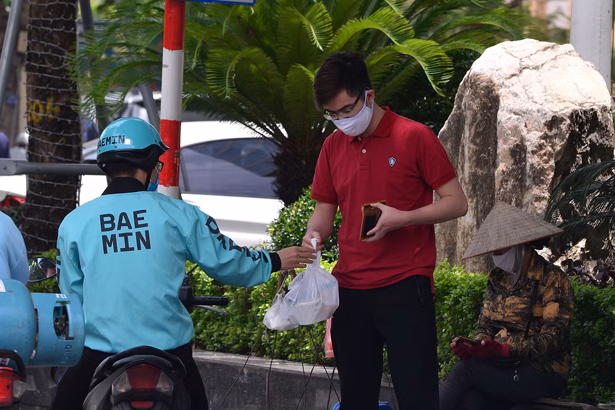 Shipper do an uong chay khong het viec trong mua dich-Hinh-3