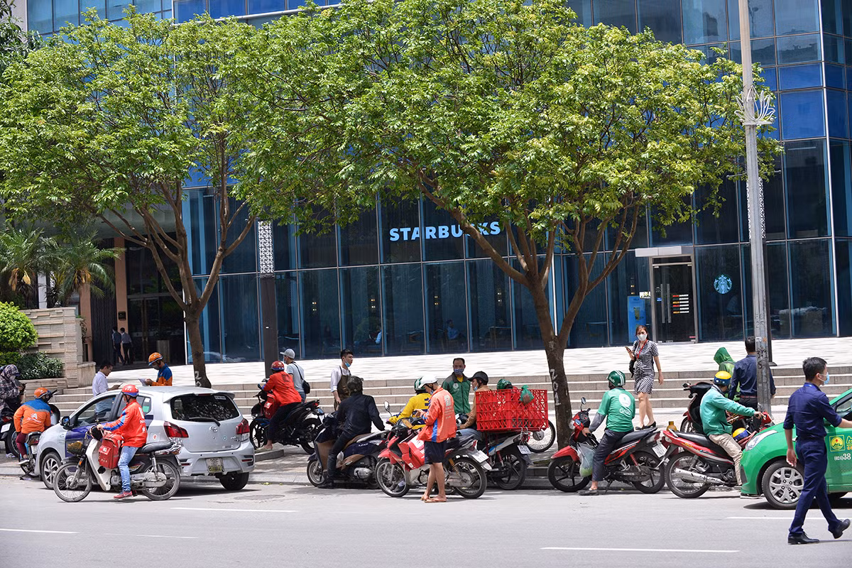 Shipper do an uong chay khong het viec trong mua dich-Hinh-9