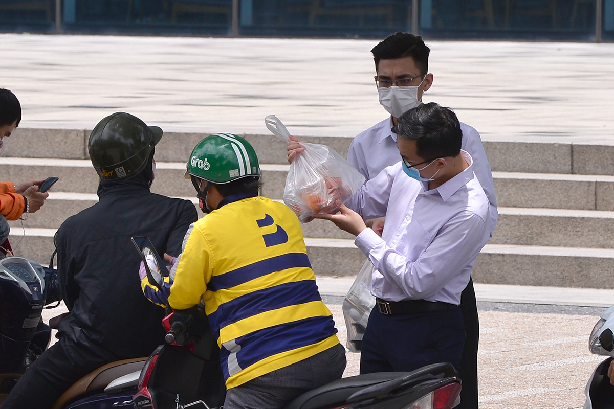 Shipper do an uong chay khong het viec trong mua dich-Hinh-8