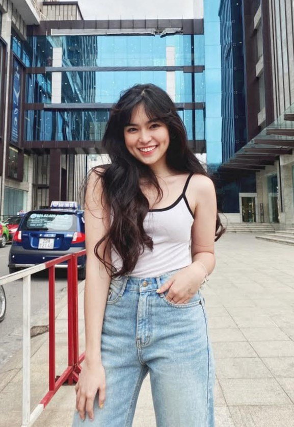 Là một thằng con trai là MV đầu tiên của Jack kể từ khi rời công ty của K-ICM. Nam ca sĩ giao vai nữ chính trong MV cho Khánh Vân, cô gái sinh năm 1995, đến từ Đắk Lắk và nổi tiếng với vai Trà Long trong phim Mắt biếc. Khánh Vân vừa qua tham gia chương trình Sao nhập ngũ. Bên cạnh sự chú ý, diễn viên trẻ cũng vướng tranh cãi vì tính cách được cho là tiểu thư, không hòa đồng. Kết thúc chương trình Khánh Vân ít hoạt động vì ảnh hưởng của dịch bệnh. Cô chủ yếu chia sẻ các video, hình ảnh tự quay chụp để tương tác với fan.