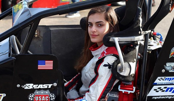 Cô gái 21 tuổi làm nên lịch sử tại giải đua ô tô danh giá nhất - Hình 6 Co gai 21 tuoi lam nen lich su tai giai dua o to danh gia nhat-Hinh-6